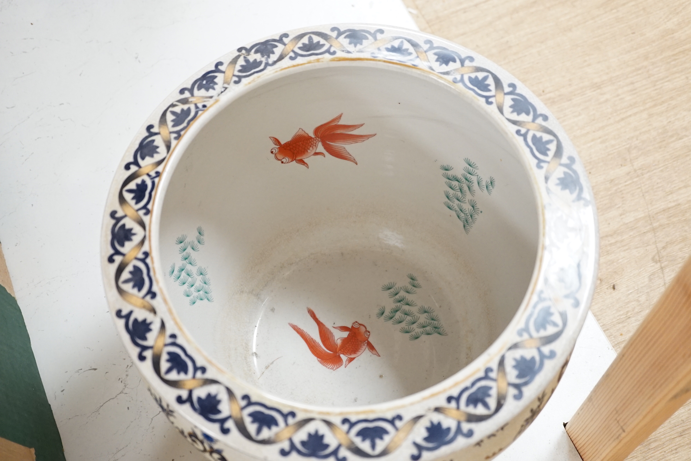 A pair of modern Chinese fish bowls, 24cm high